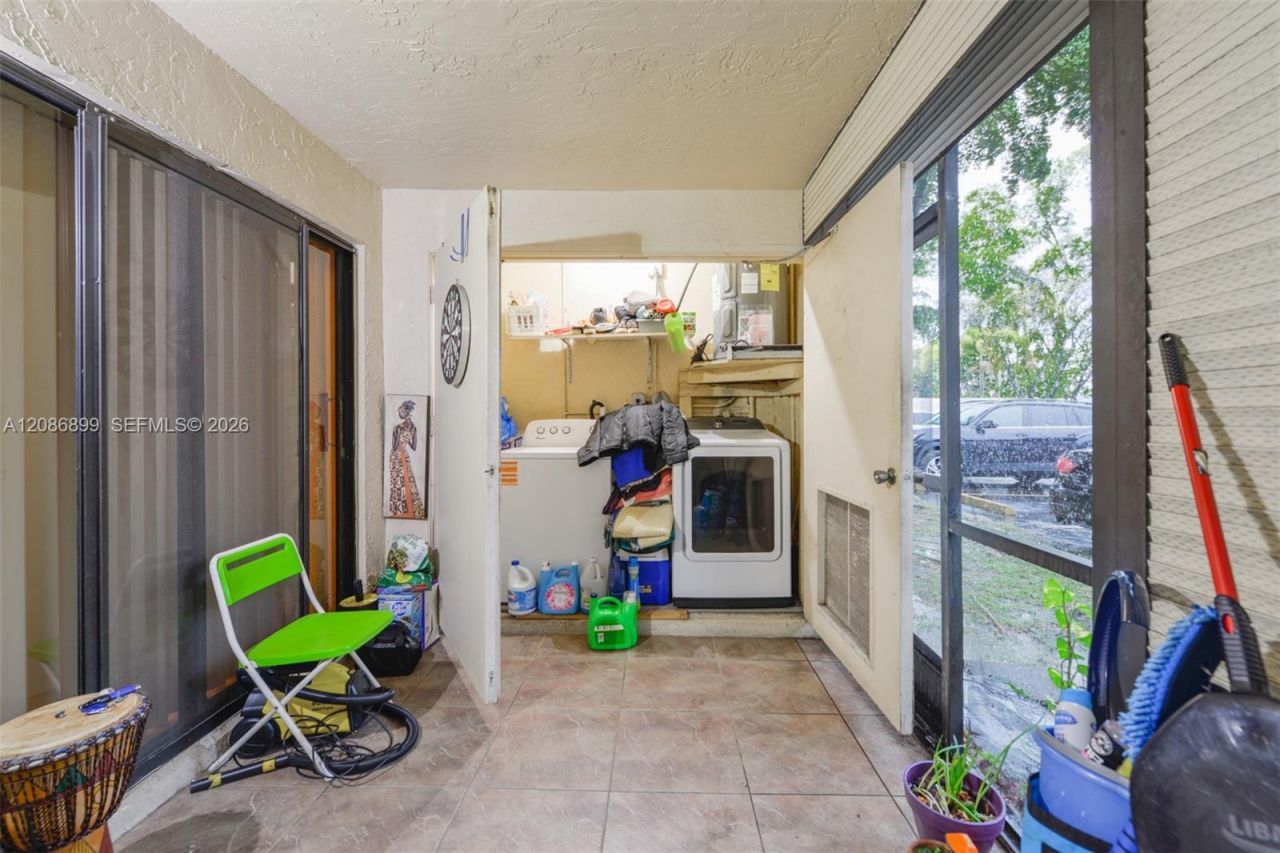 20220 NE 3rd Ct, Unit 2, Miami, FL 33179 Photo
