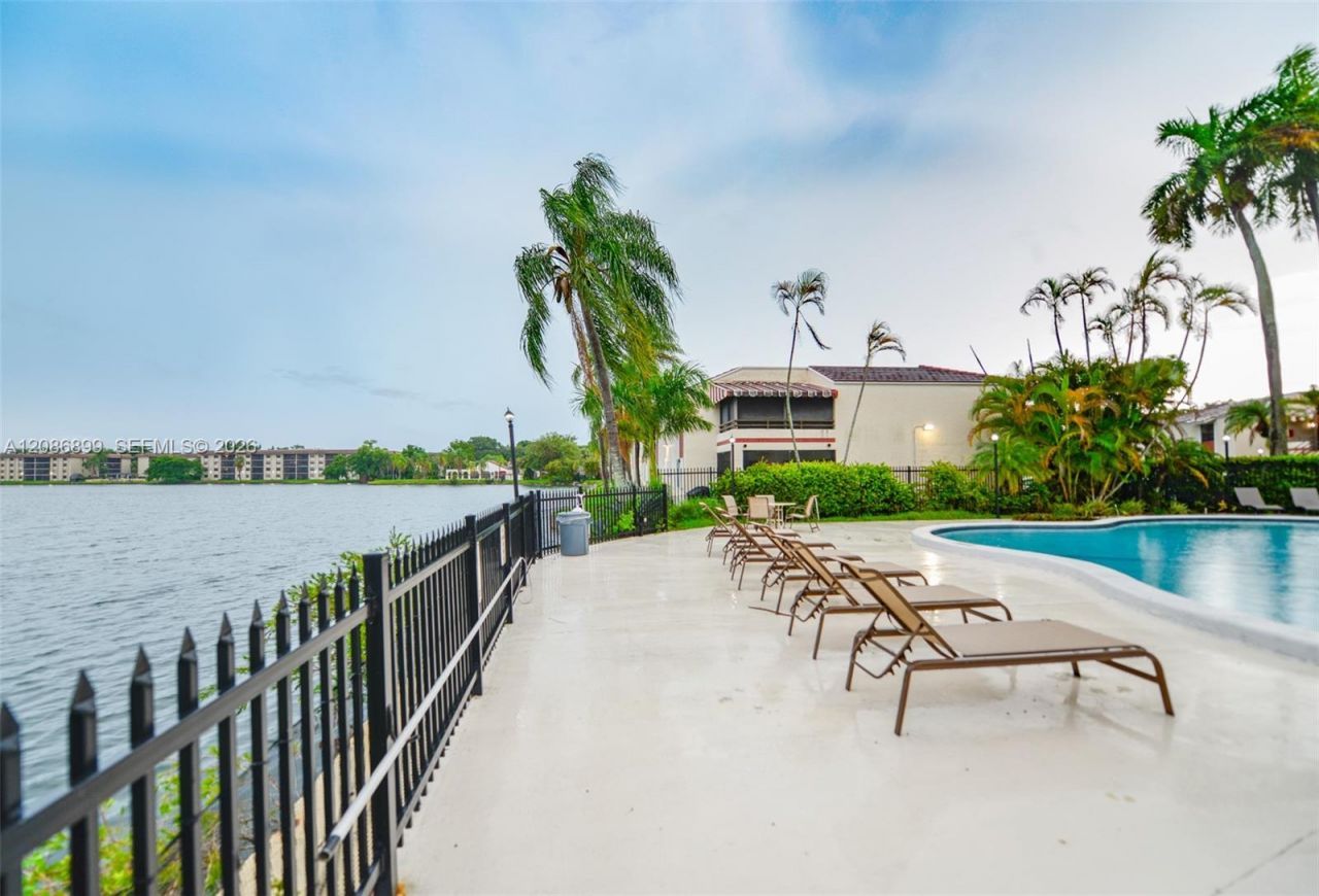 20220 NE 3rd Ct, Unit 2, Miami, FL 33179 Photo