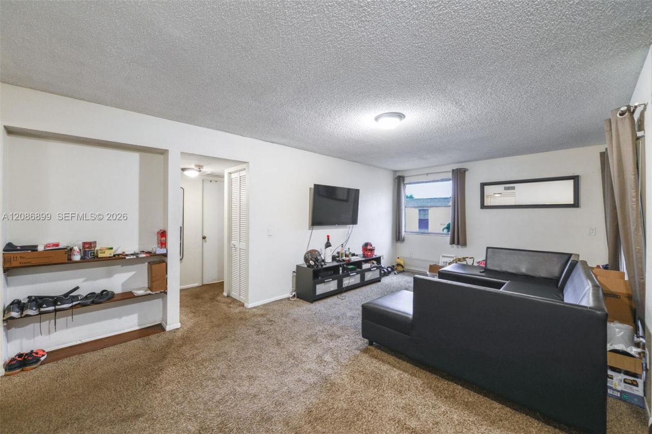 20220 NE 3rd Ct, Unit 2, Miami, FL 33179 Photo