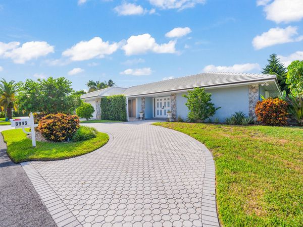 8945 SE HARBOR ISLAND Way, Hobe Sound, FL 33455