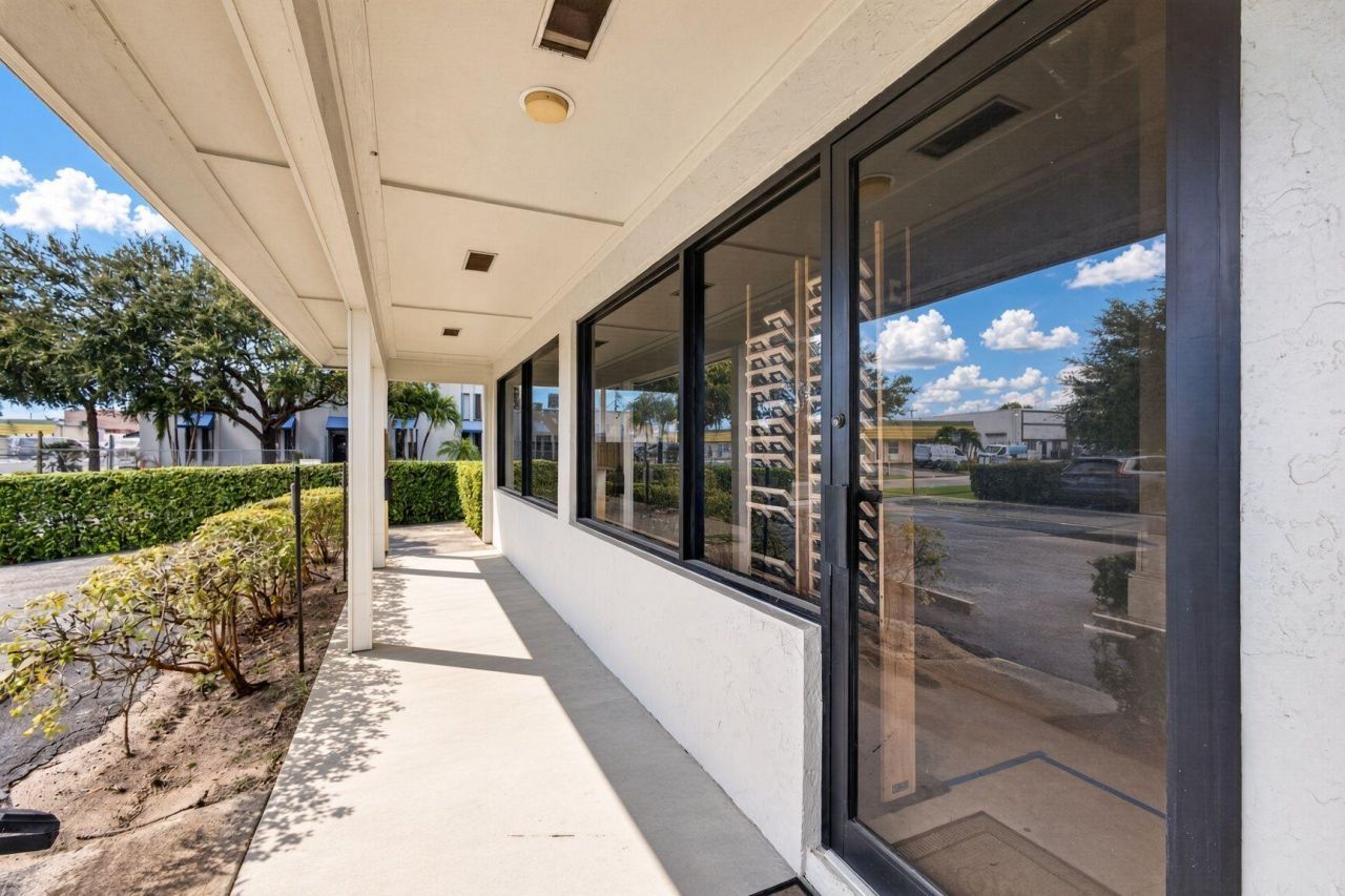 1334 S Killian Drive, Unit 1, Lake Park, FL 00000 Photo
