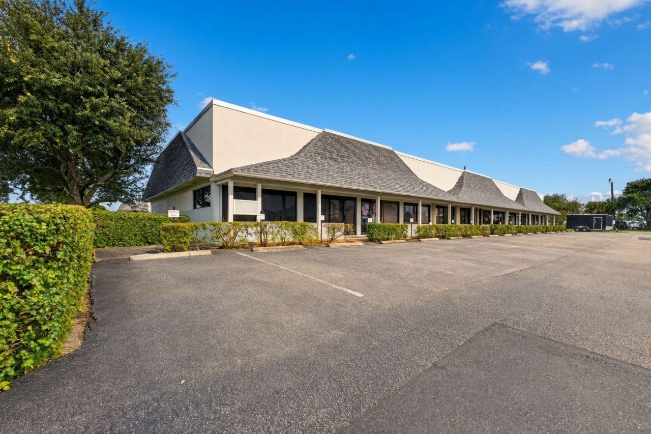 1334 S Killian Drive, Unit 1, Lake Park, FL 00000 Photo