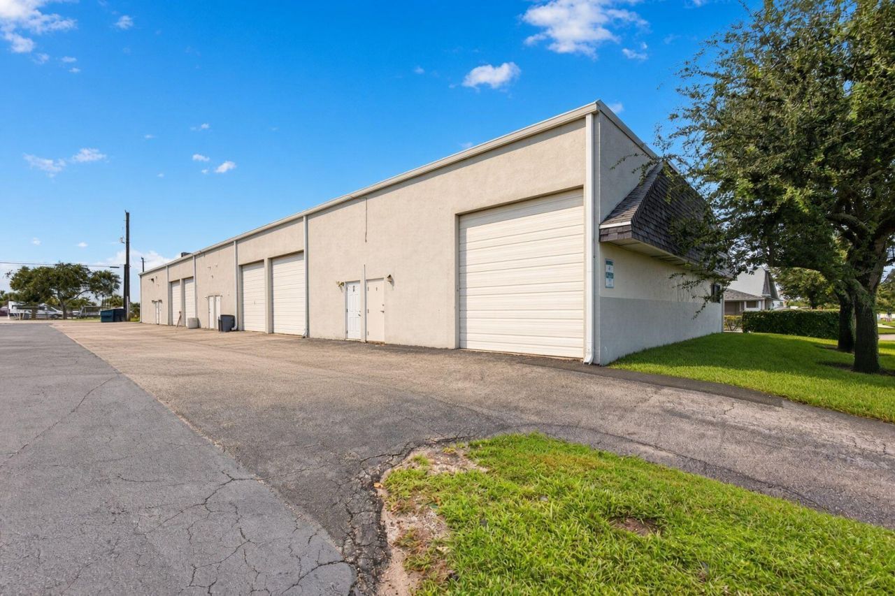 1334 S Killian Drive, Unit 1, Lake Park, FL 00000 Photo