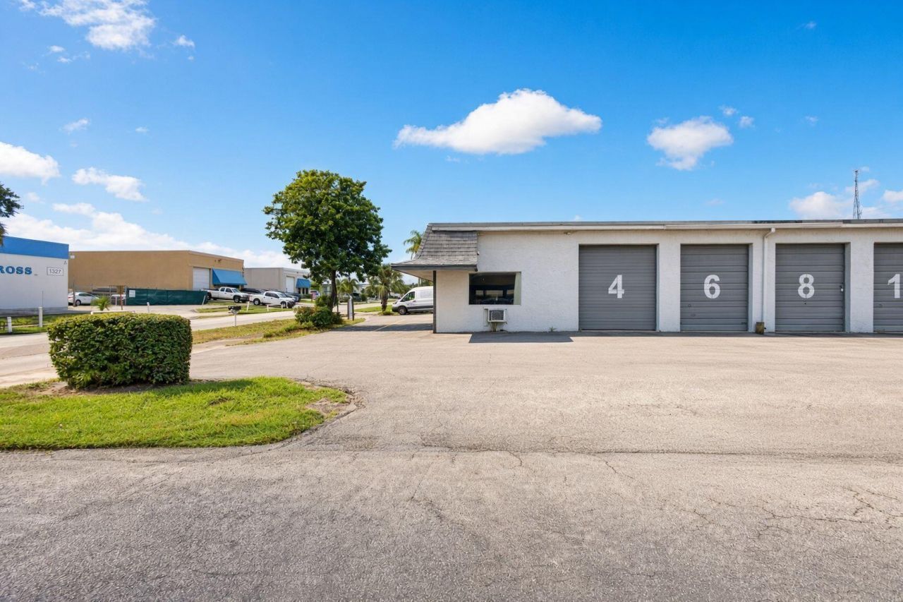 1334 S Killian Drive, Unit 1, Lake Park, FL 00000 Photo