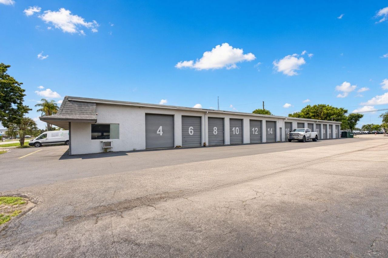 1334 S Killian Drive, Unit 1, Lake Park, FL 00000 Photo