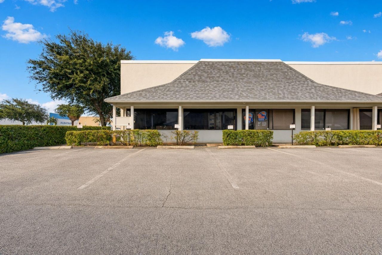1334 S Killian Drive, Unit 1, Lake Park, FL 00000 Photo