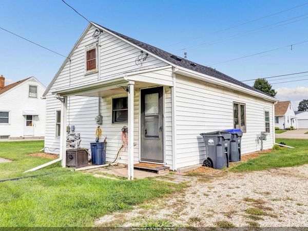 124 W CECIL STREET, Neenah, WI 54956