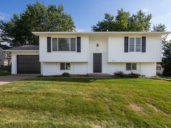 2623 W 61st Street , Davenport, IA 52806