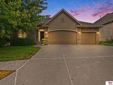 17219 Howard Plaza, Omaha, NE 68118