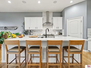 17219 Howard Plaza, Omaha, NE 68118