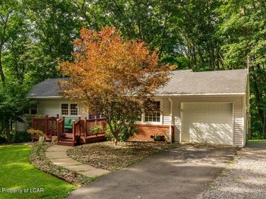 21 Skyview Drive, Dallas, PA 18612