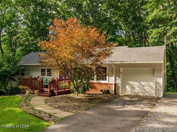 21 Skyview Drive, Dallas, PA 18612