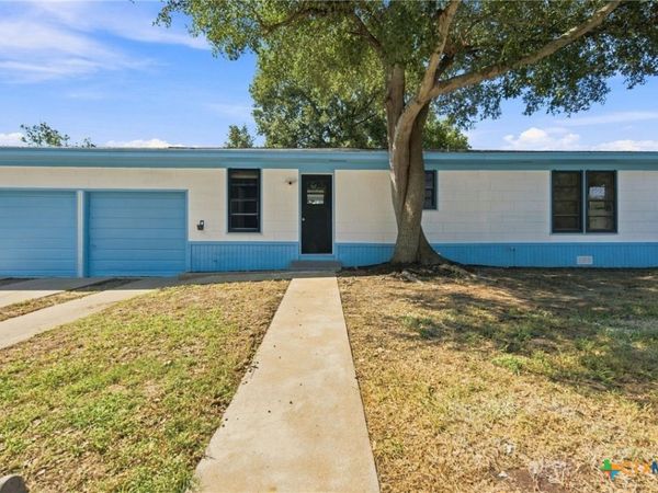 312 S Wilson Avenue , Giddings, TX 78942