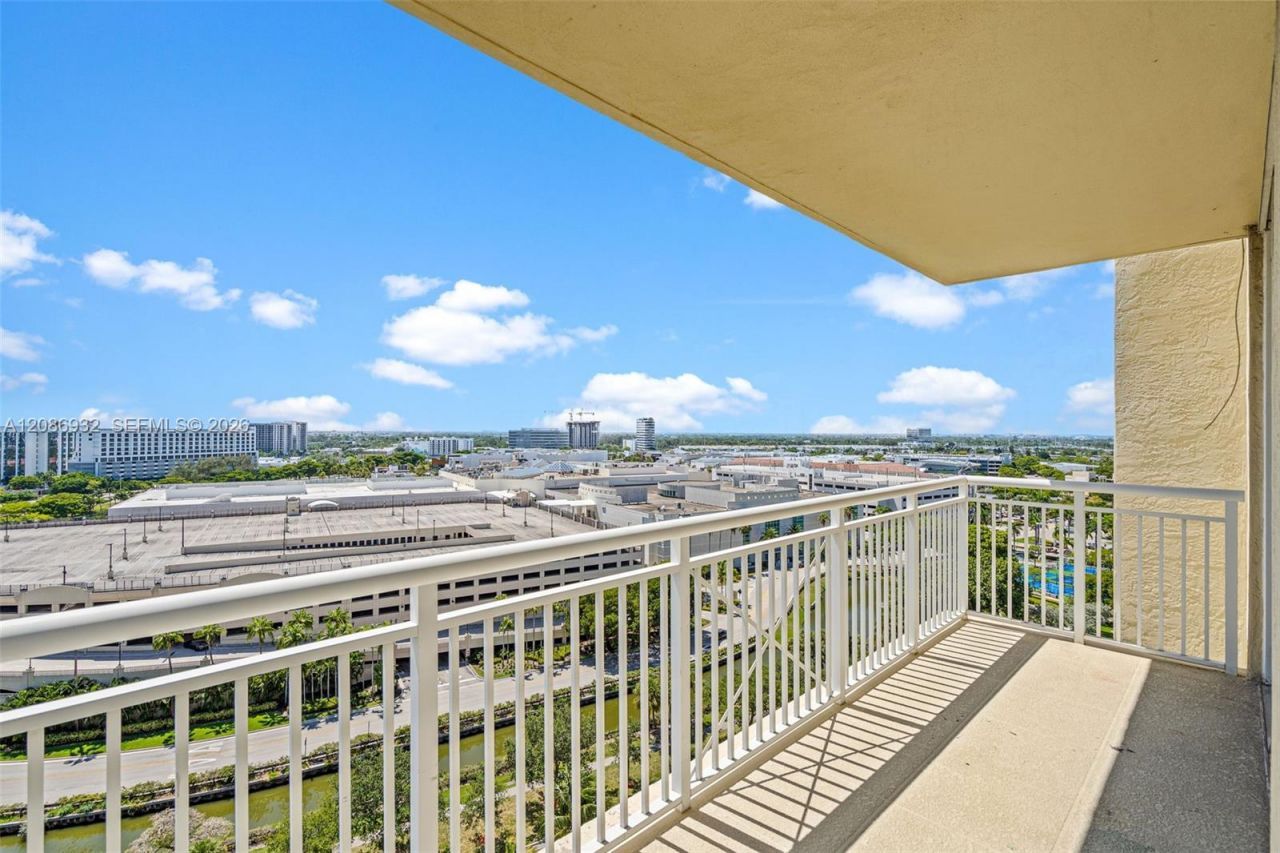 19501 W Country Club Dr, Unit 1508, Aventura, FL 33180 Photo
