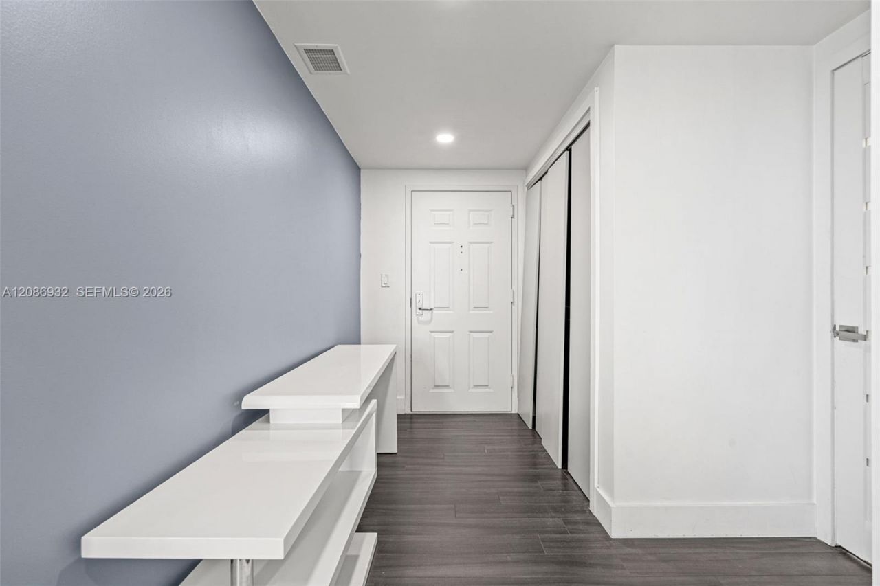 19501 W Country Club Dr, Unit 1508, Aventura, FL 33180 Photo