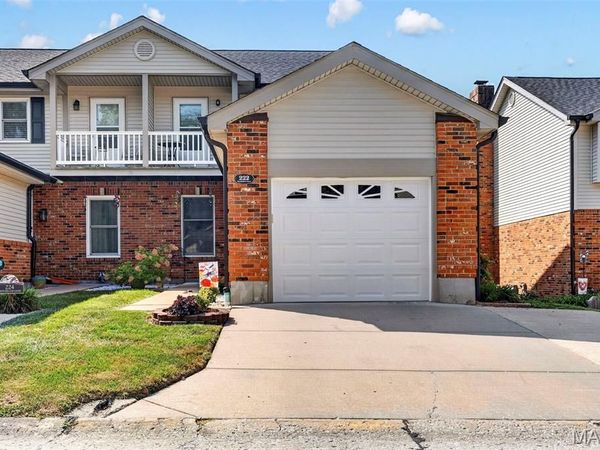 222 Deer Hollow Court, Unit 17, O'Fallon, MO 63366