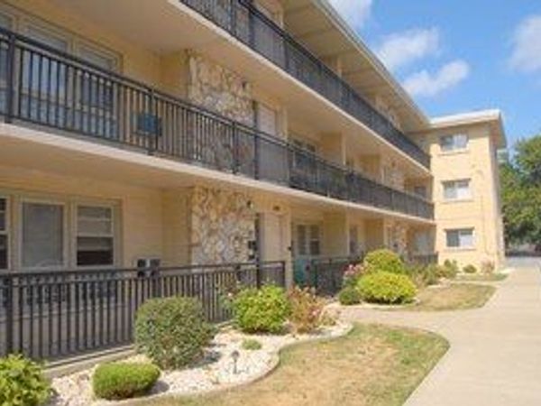 11908 GREGORY Street , Unit 1, Blue Island, IL 60406
