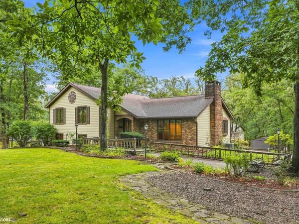 2433 Peach Avenue, Fairfield, IA 52556