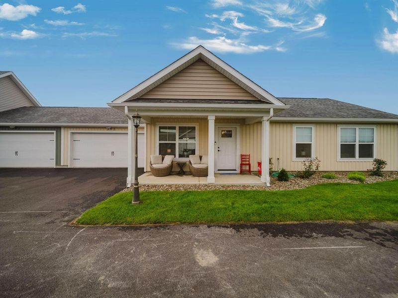 212 Cumberland Meadows Circle, Hebron, OH 43025 Photo 1