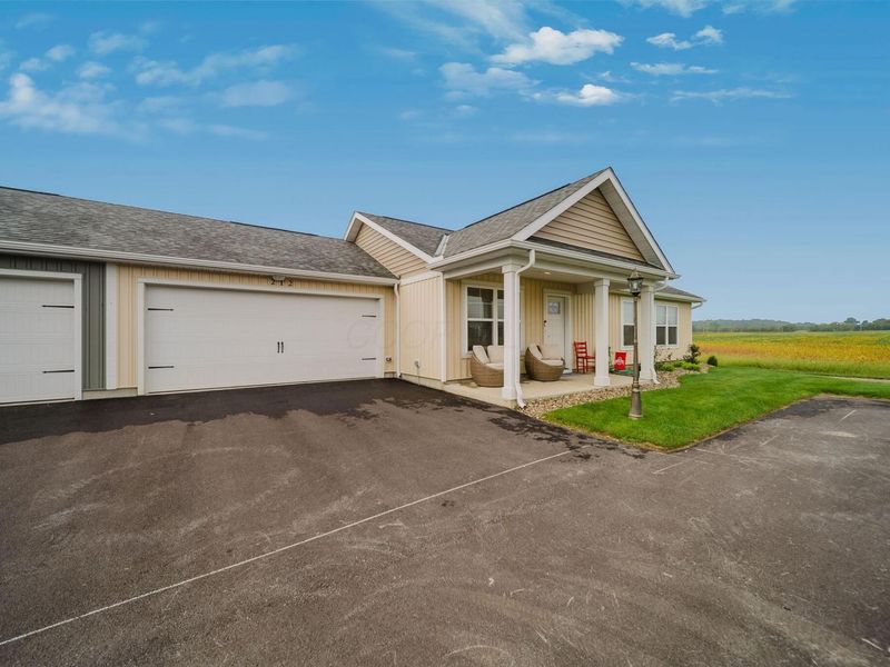 212 Cumberland Meadows Circle, Hebron, OH 43025 Photo 2
