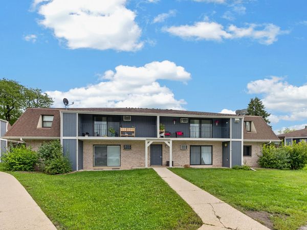 3233 W Mangold Ave, Unit F, Greenfield, WI 53221