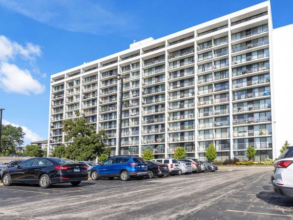 2005 S Finley Road, Unit 905, Lombard, IL 60148