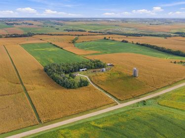 18702 Pflug Road, Springfield, NE 68059
