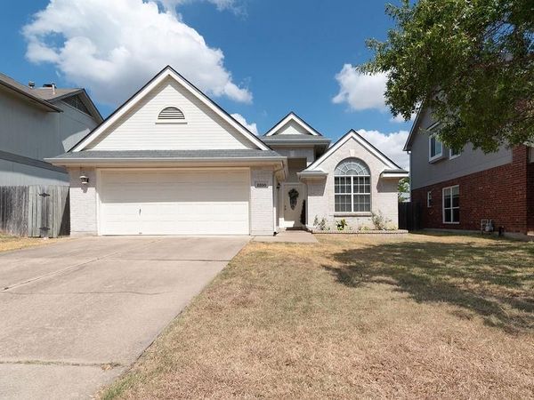 2200 Grove DR, Round Rock, TX 78681
