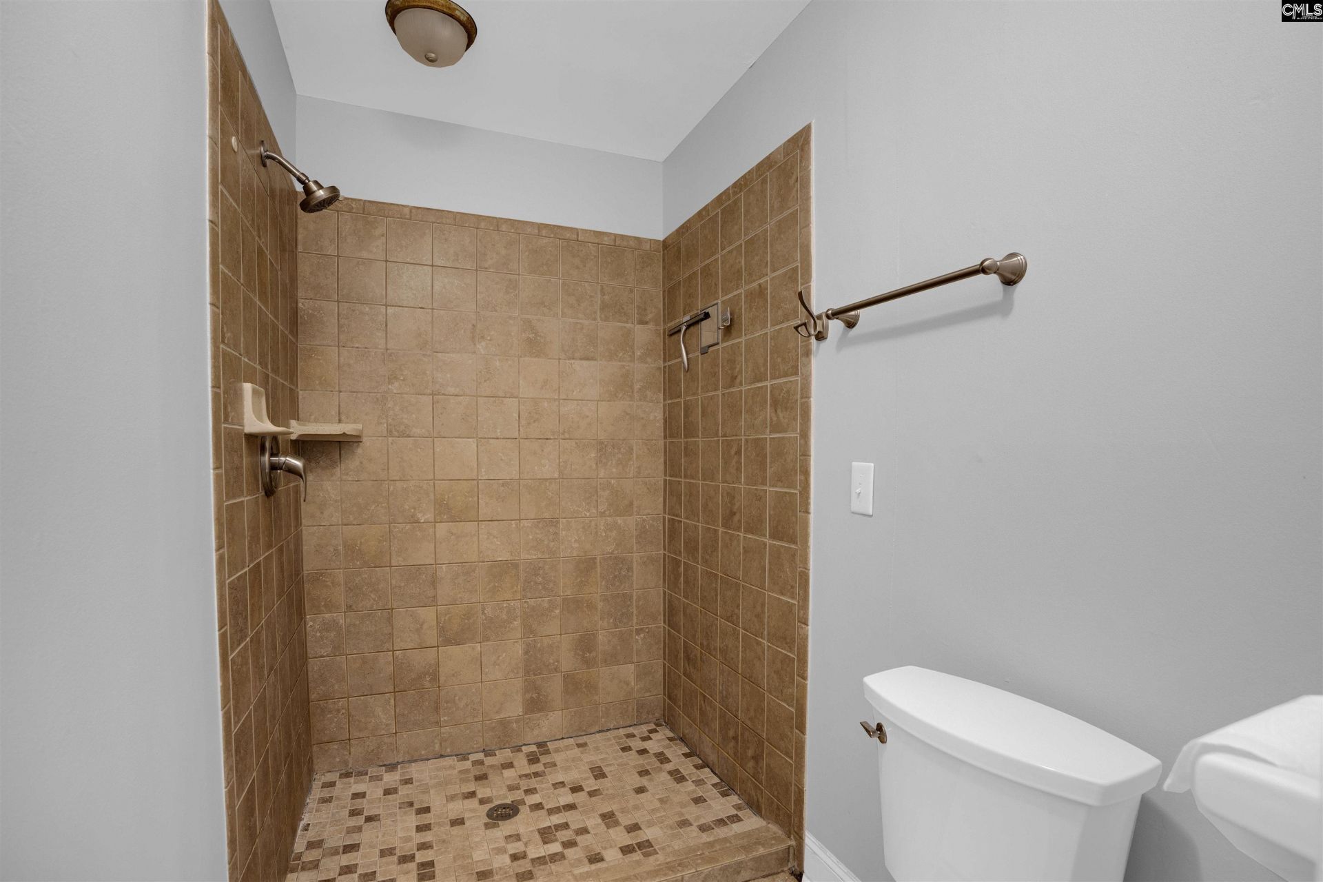 206 Rodborough Road Photo 38