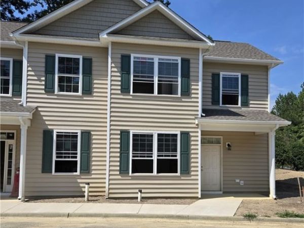 201 Patriots Village Court , West Point, VA 23181