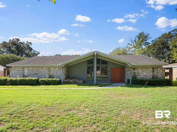 504 N Vaughn Dr, Satsuma, AL 36572