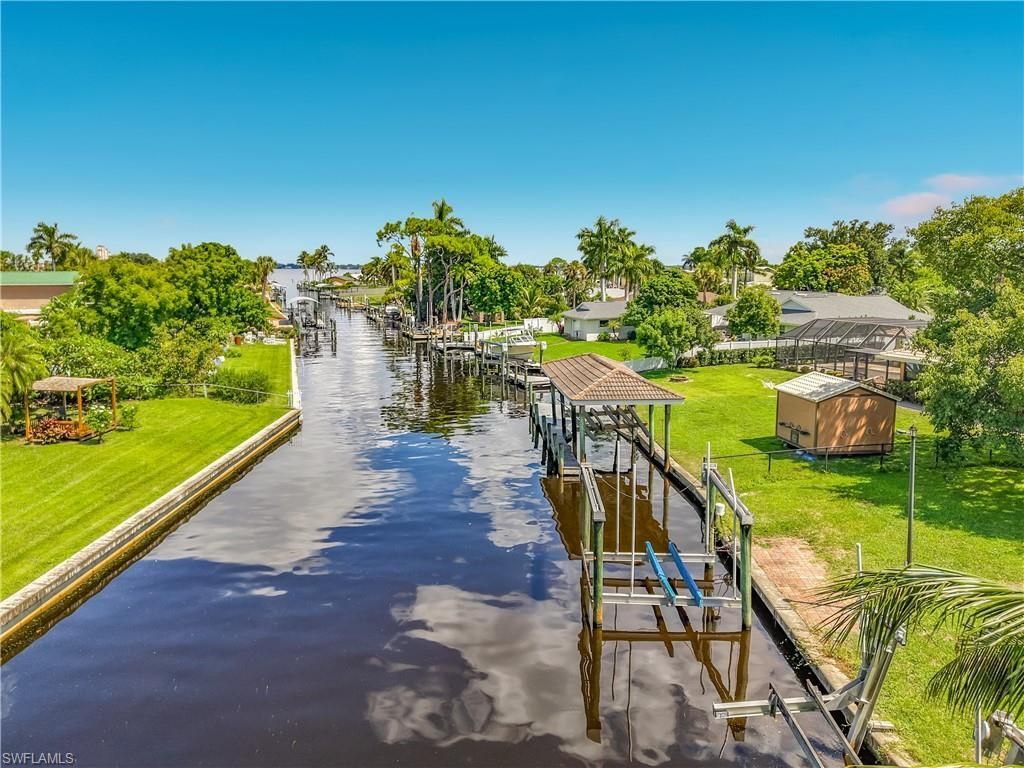 1864 Marina Cir, North Fort Myers, FL 33903 Photo