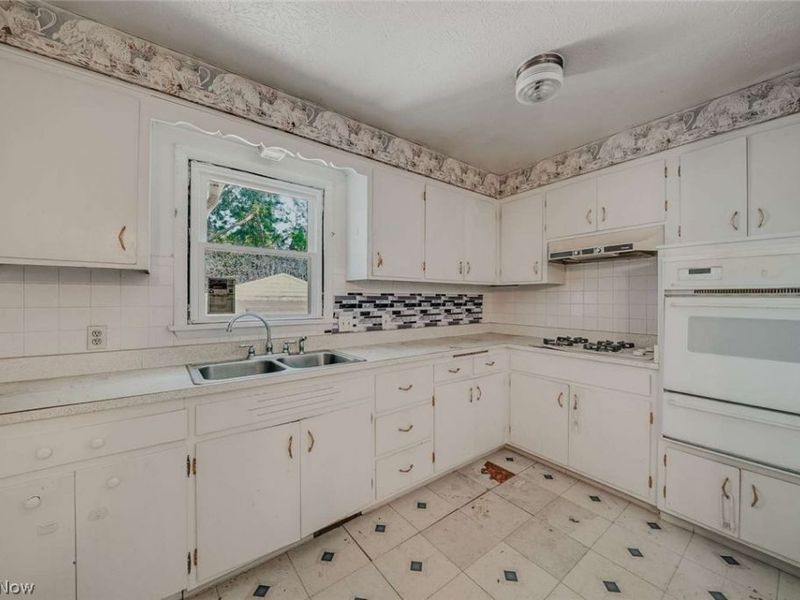 32909 Alva Drive, Eastlake, OH 44095 Photo 9