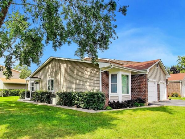 2172 N Queensburg Lane , Palatine, IL 60074