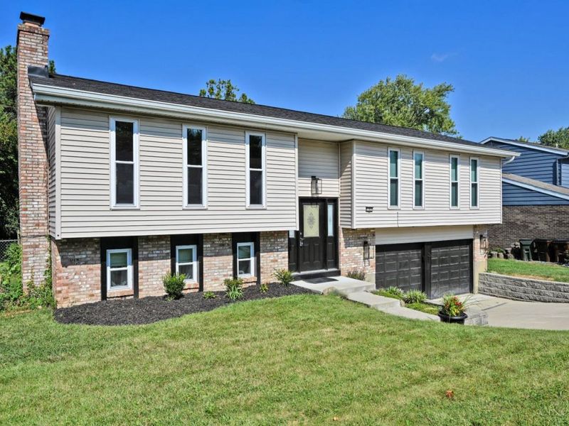 11931 Blackhawk Circle, Springfield Township, OH 45240 Photo 2
