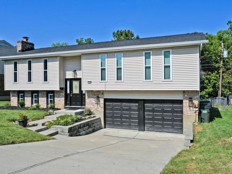 11931 Blackhawk Circle, Springfield Township, OH 45240 Photo 3