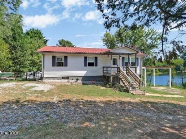 515 Silver Lake Drive, Jamestown, TN 38556