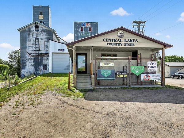 7918 State Street , Clear Lake, MN 55319