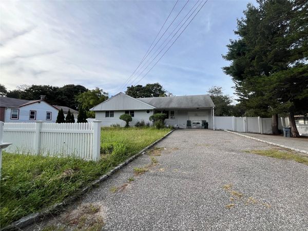 31 Evergreen Avenue , Brentwood, NY 11717