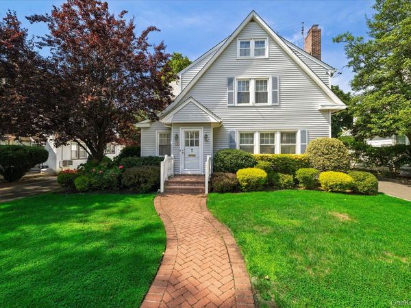 38 Fern Street , Floral Park, NY 11001