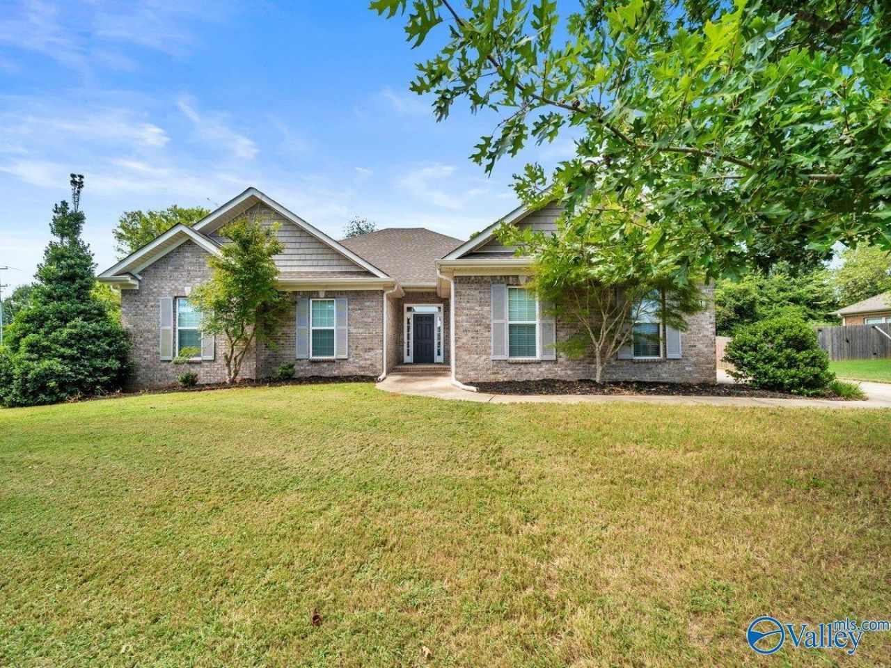 121 Eden Lane, Huntsville, AL 35811 Main Photo