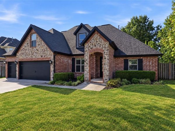 3906 W Lexington Drive , Rogers, AR 72758