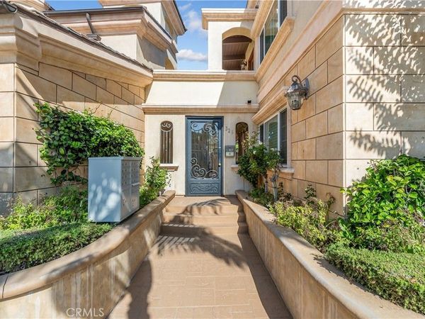 329 Marguerite Avenue, Unit 3, Corona Del Mar, CA 92625