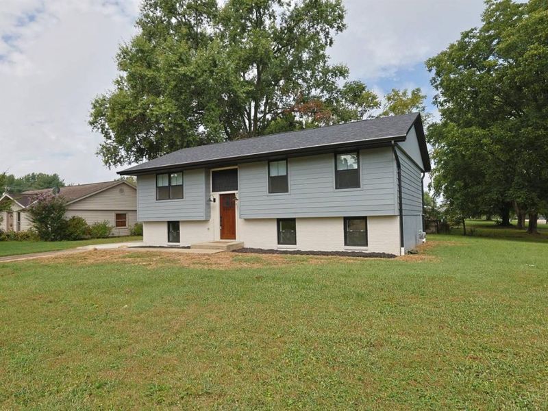 1492 Rolling Knoll Drive, Goshen Township, OH 45140 Photo 2