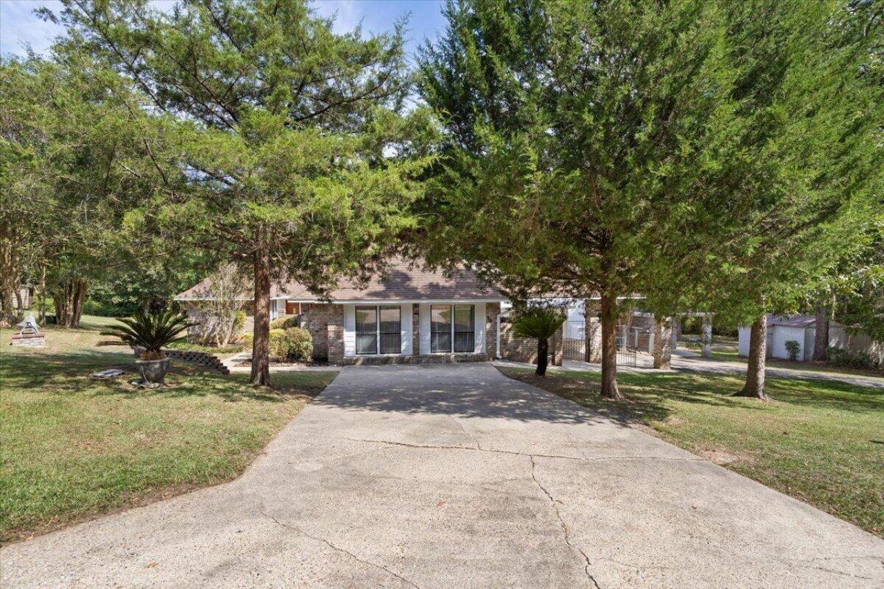 99 Poplar Dr. Hattiesburg, MS 39402