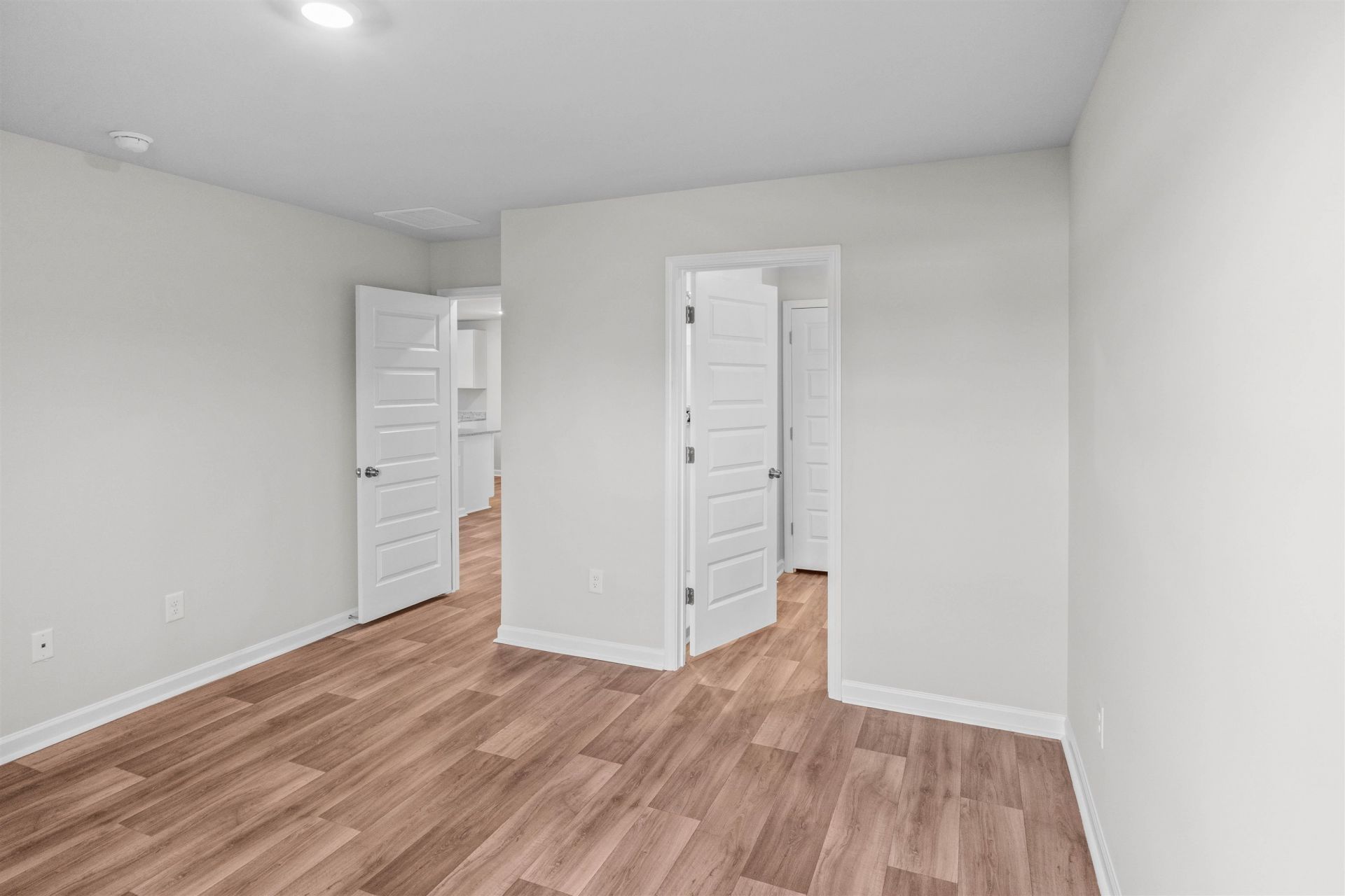 637 Green Valley Way Photo 10