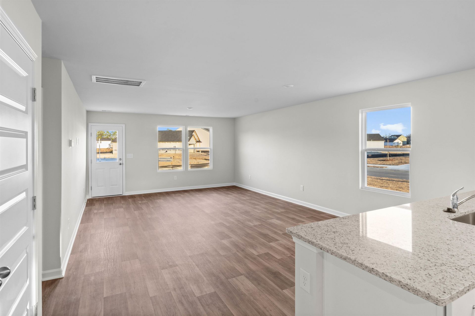 637 Green Valley Way Photo 7