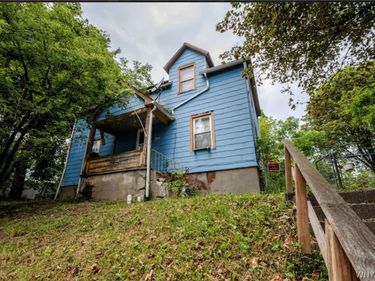 1218 College Avenue , Niagara Falls, NY 14305
