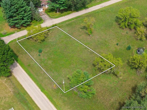 L17 Wren Algonquin Court, La Valle, WI 53941