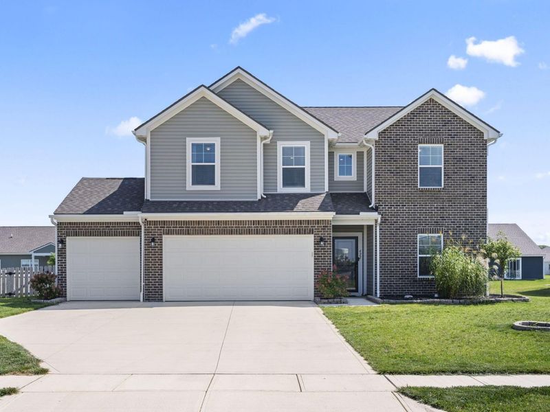422 Quincy Circle, London, OH 43140 Photo 1
